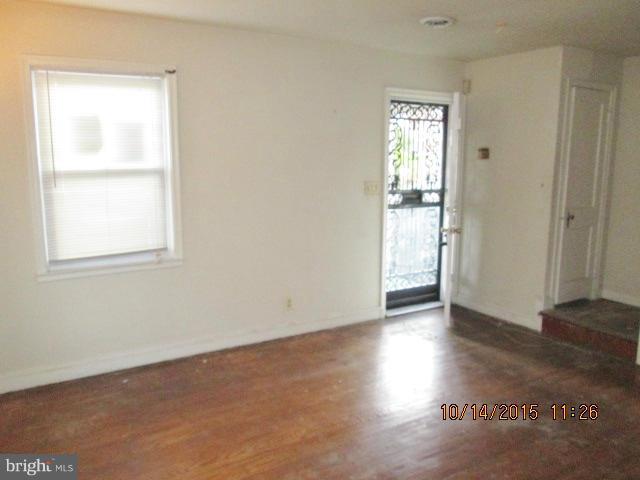 1319 Pentwood Road Baltimore, MD 21239 - Photo 4 of 18 Living Room