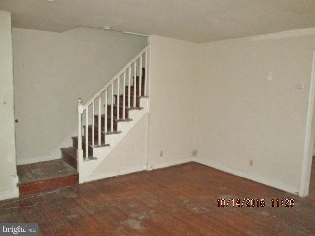 1319 Pentwood Road Baltimore, MD 21239 - Photo 5 of 18 Living Room