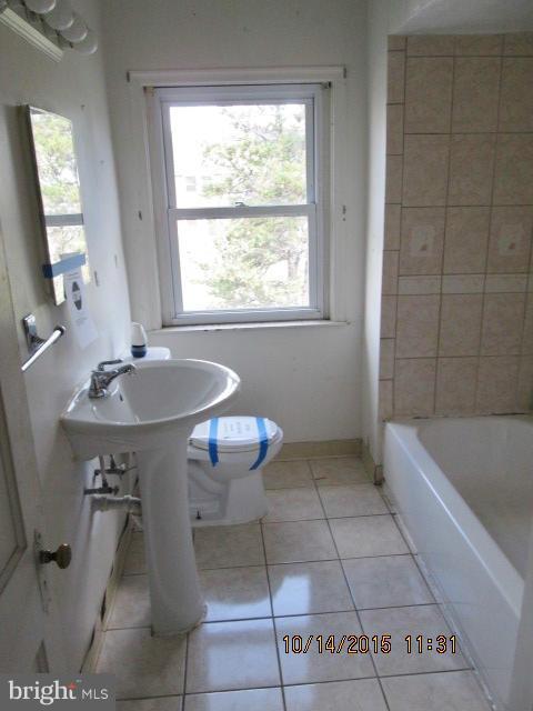 1319 Pentwood Road Baltimore, MD 21239 - Photo 9 of 18 Bath