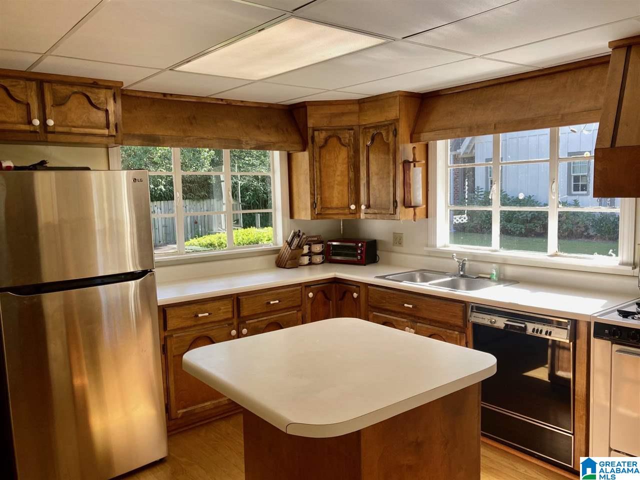 1611 Ridge Road Birmingham, AL 35209 - Photo 10 of 28
