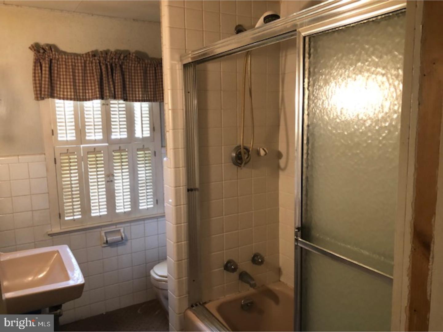 246 Giles Road Bridgeton, NJ 08302 - Photo 14 of 19 Bathroom