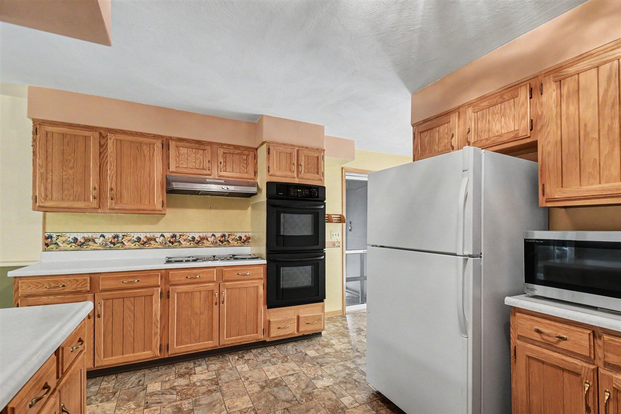 69513 Leet Road Niles, MI 49120 - Photo 3 of 28 Gallery Image 3