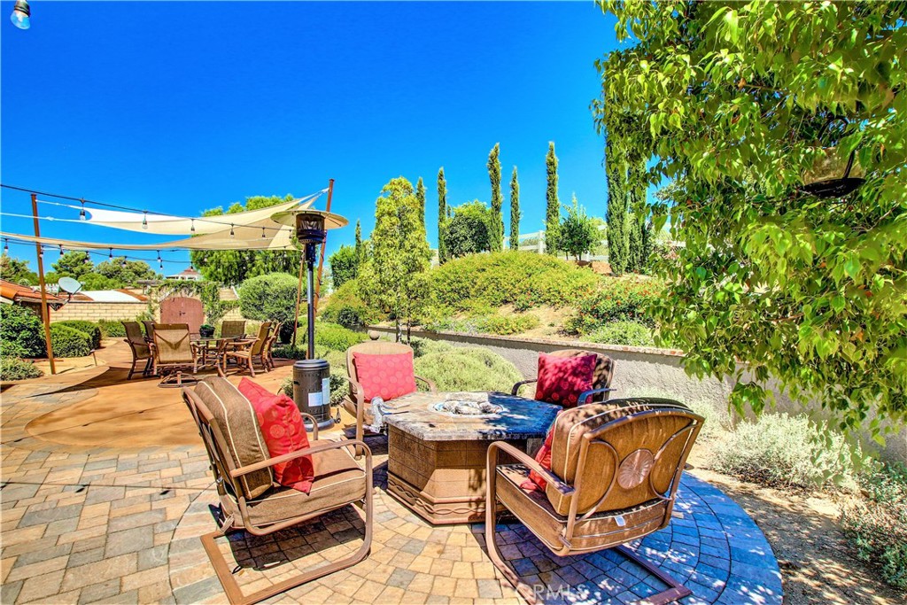 40995 Vía Fernando Temecula, CA 92592 - Photo 15 of 52 Fire pit area and conversation piece
