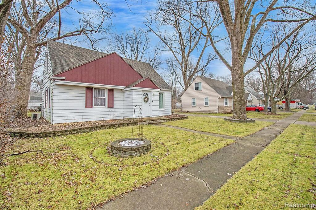 22160 Colgate Street Farmington Hills, MI 48336 - Photo 1 of 25