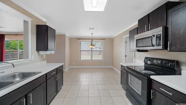 $1,900 | 10842 Bentsen Palm, San Antonio, TX 78254