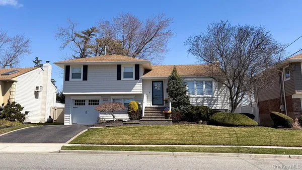 $849,000 | 1525 Pea Pond Road, Bellmore, NY 11710