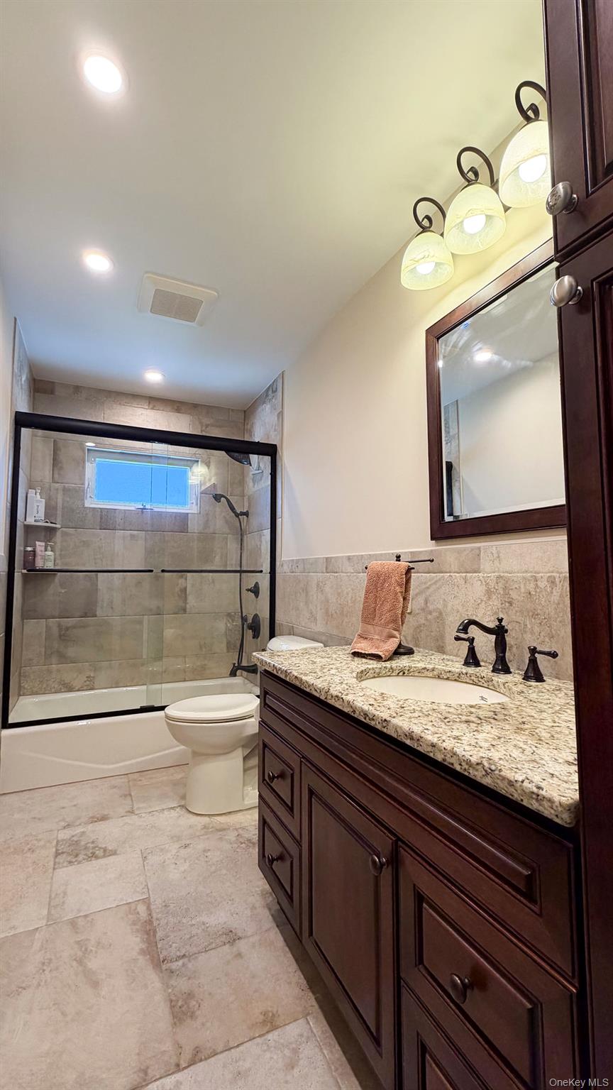 1525 Pea Pond Road Bellmore, NY 11710 - Photo 19 of 46