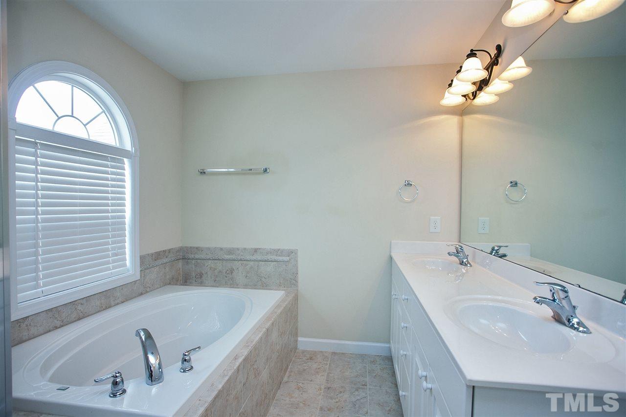 8009 Thrush Ridge Lane Raleigh, NC 27615 - Photo 18 of 25 Gallery Image 18