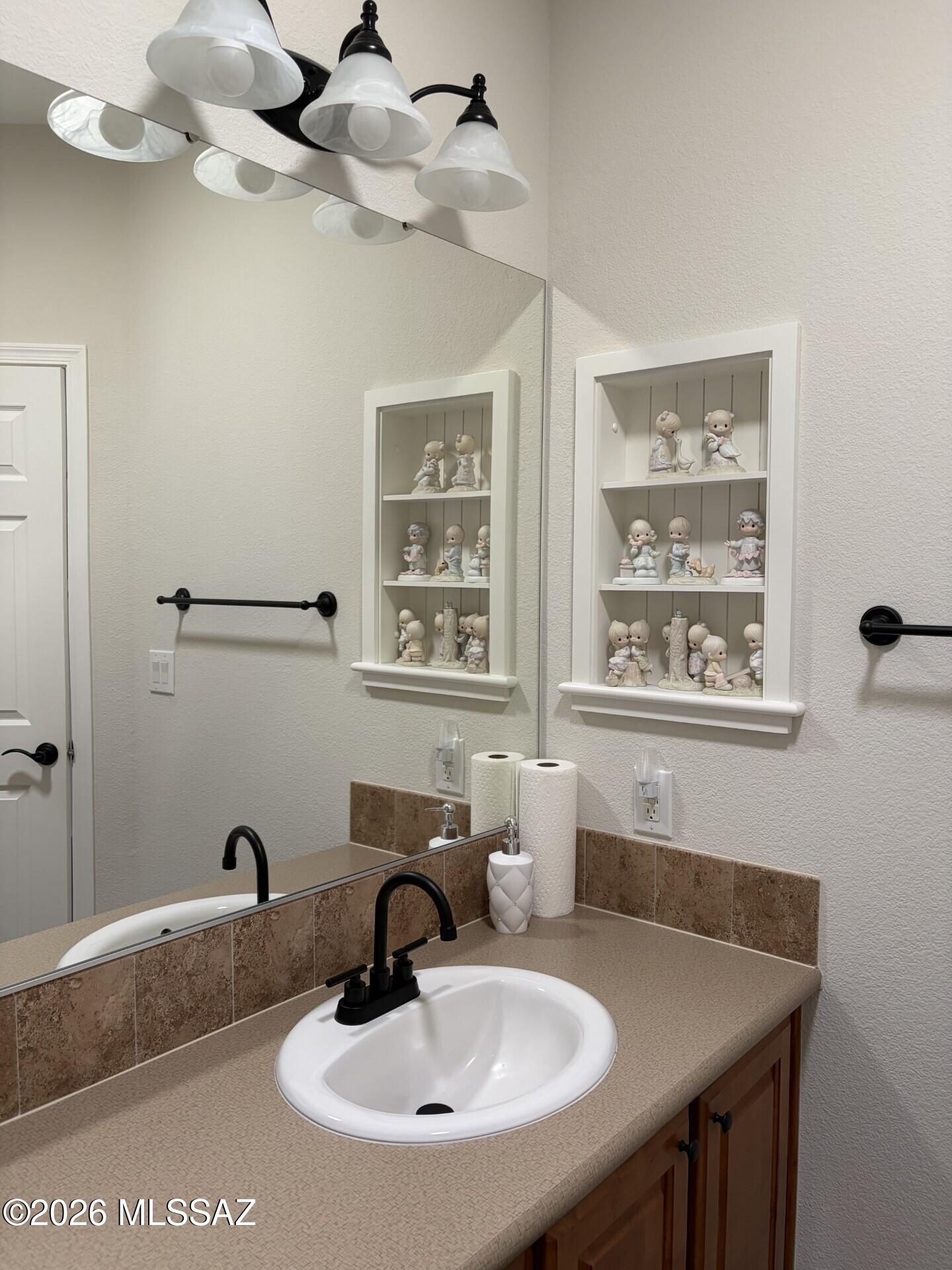 1030 Barrel Cactus Ridge, Unit 108 Benson, AZ 85602 - Photo 17 of 33 Guest bath