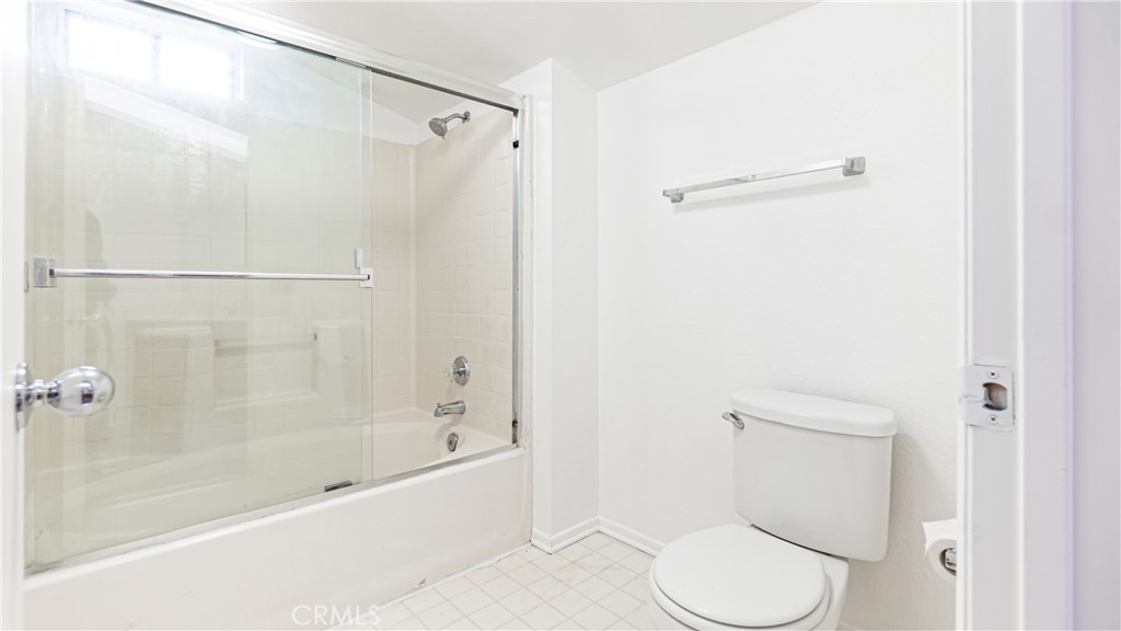 5805 Lighthouse Lane Palmdale, CA 93552 - Photo 16 of 42 Upstairs bathroom