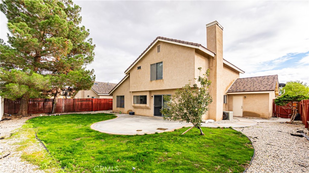 5805 Lighthouse Lane Palmdale, CA 93552 - Photo 34 of 42 Spacious Backyard