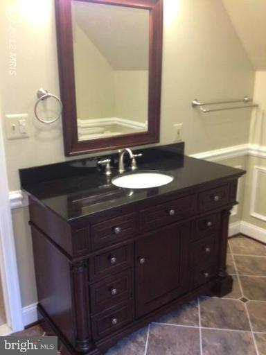 105 Interpromontory Road Great Falls, VA 22066 - Photo 11 of 15 Modernized Bath
