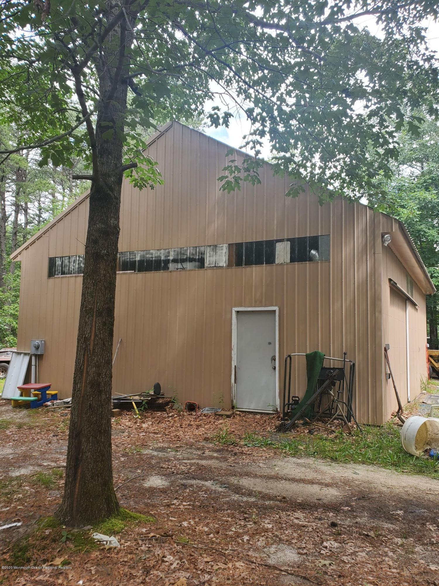 370 Ely Harmony Road Freehold, NJ 07728 - Photo 15 of 59 109301161_693846328127017_77420997964524