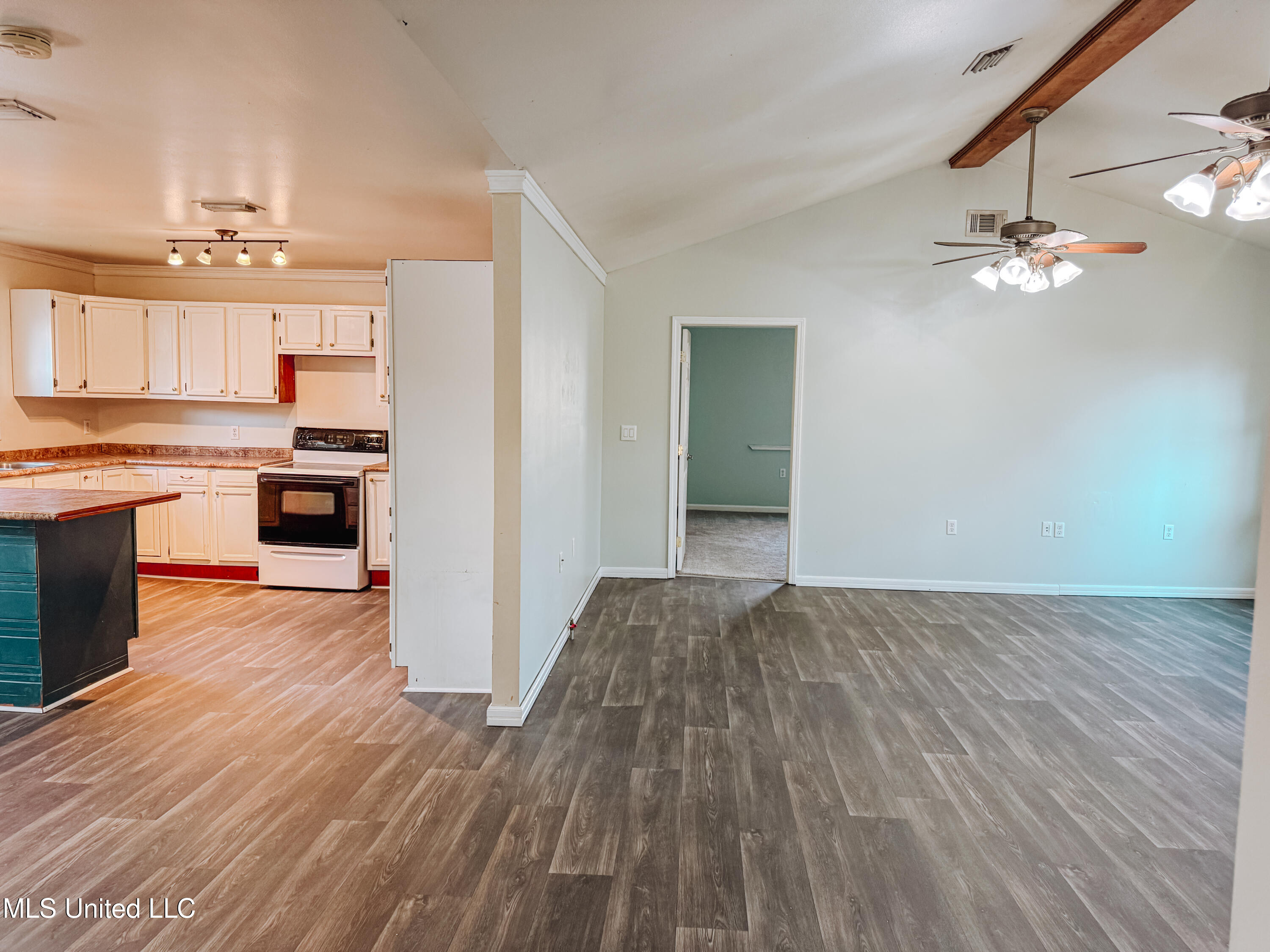 115 Hickory Lane Lucedale, MS 39452 - Photo 6 of 23 IMG_3838