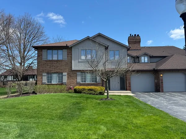 $310,000 | 7920 West Lakeview Court, Unit 2B, Palos Heights, IL 60463