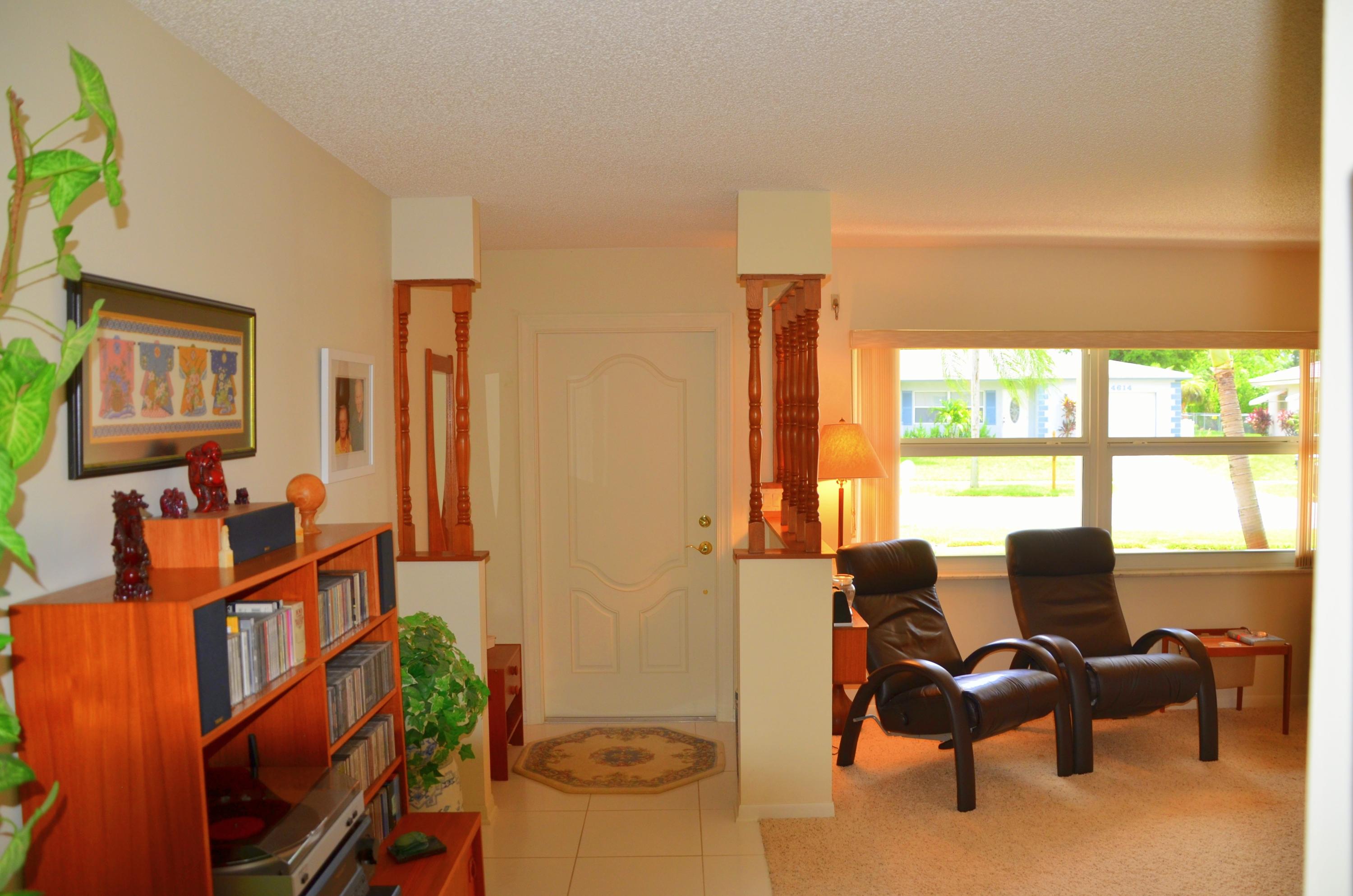 4615 Armadillo Street Boca Raton, FL 33428 - Photo 4 of 32 DSC_0422