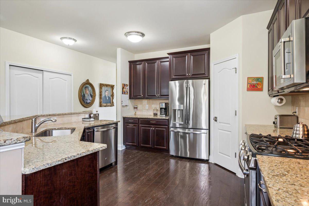 20 Montclaire Road Medford, NJ 08055 - Photo 19 of 34 Modern kitchen with rich cabinetry.