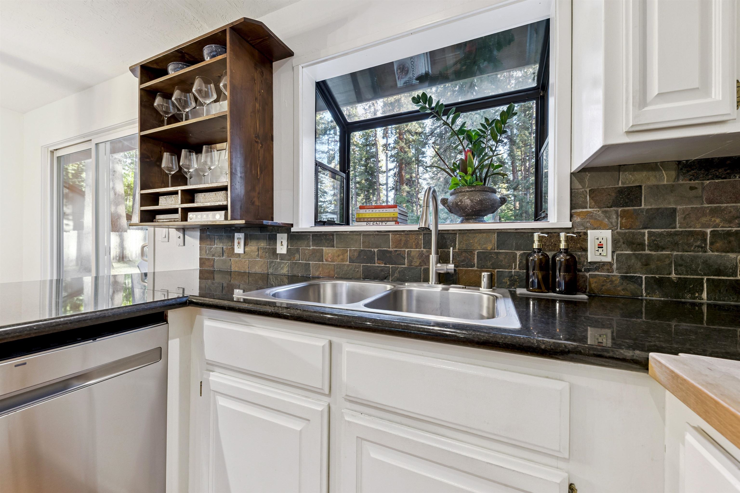 10895 Jeffery Pine Road Truckee, CA 96161 - Photo 16 of 28