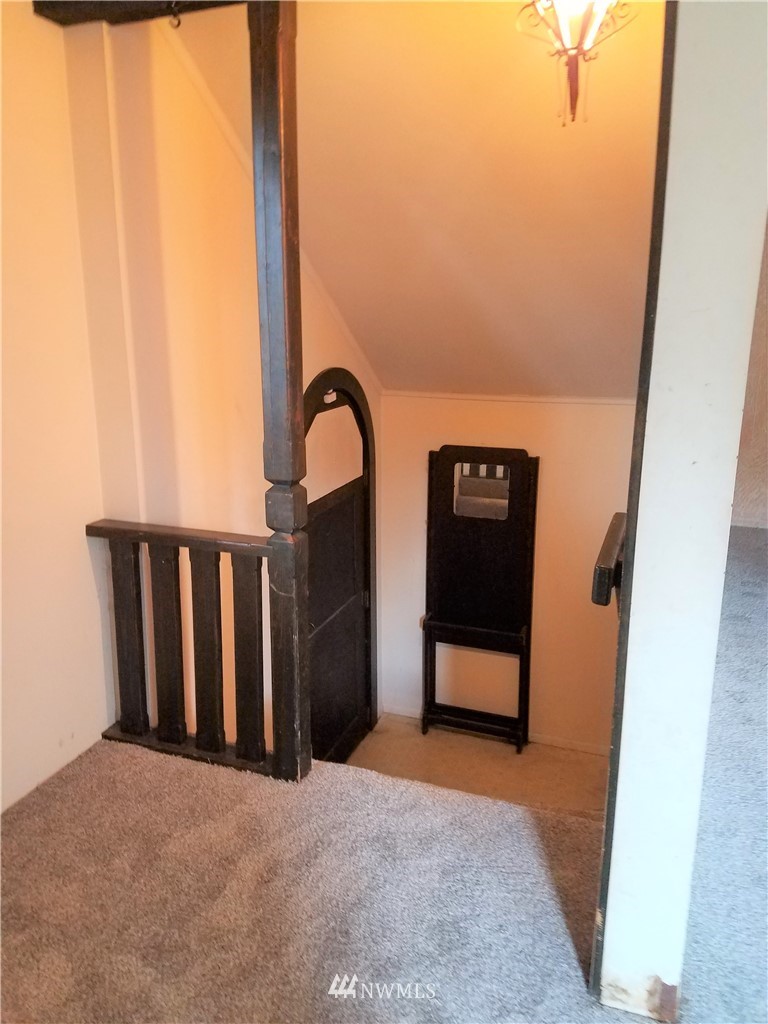 228 Burnett Avenue North Renton, WA 98057 - Photo 3 of 12 Gallery Image 3