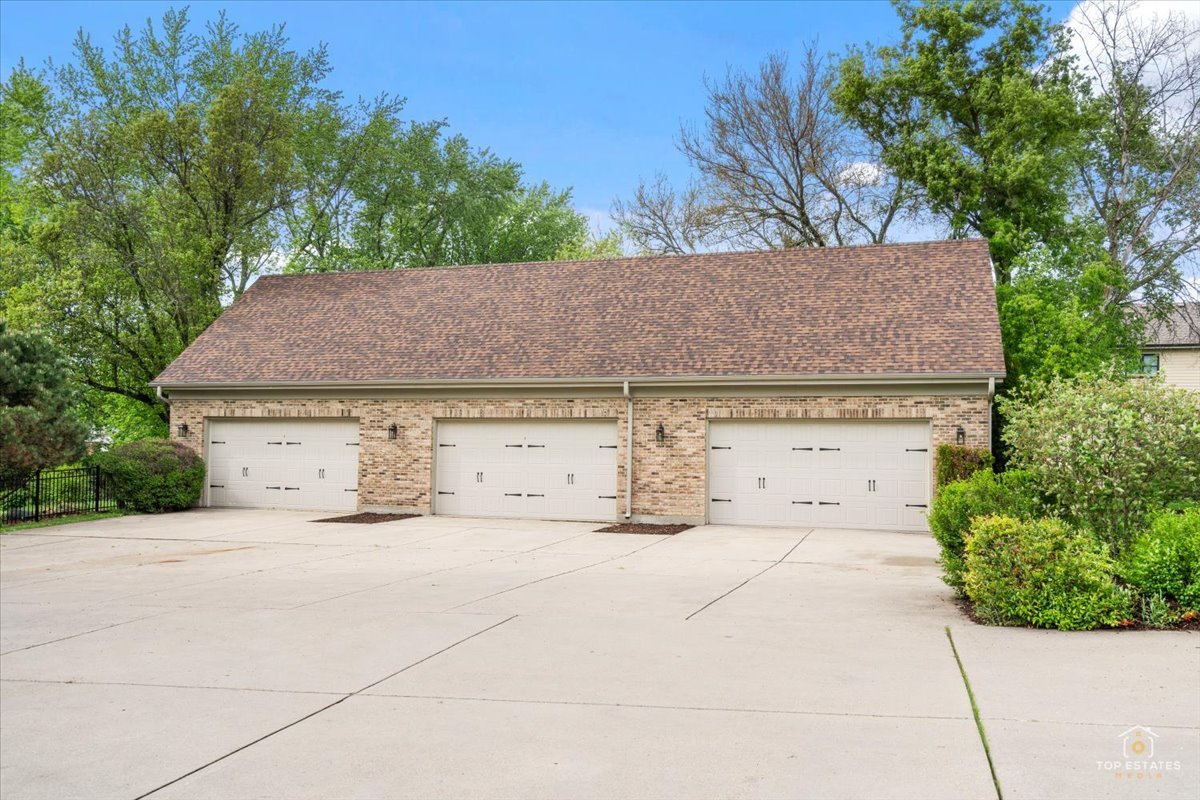 601 Ridgelawn Trail Batavia, IL 60510 - Photo 40 of 57 a house with a tree in the background