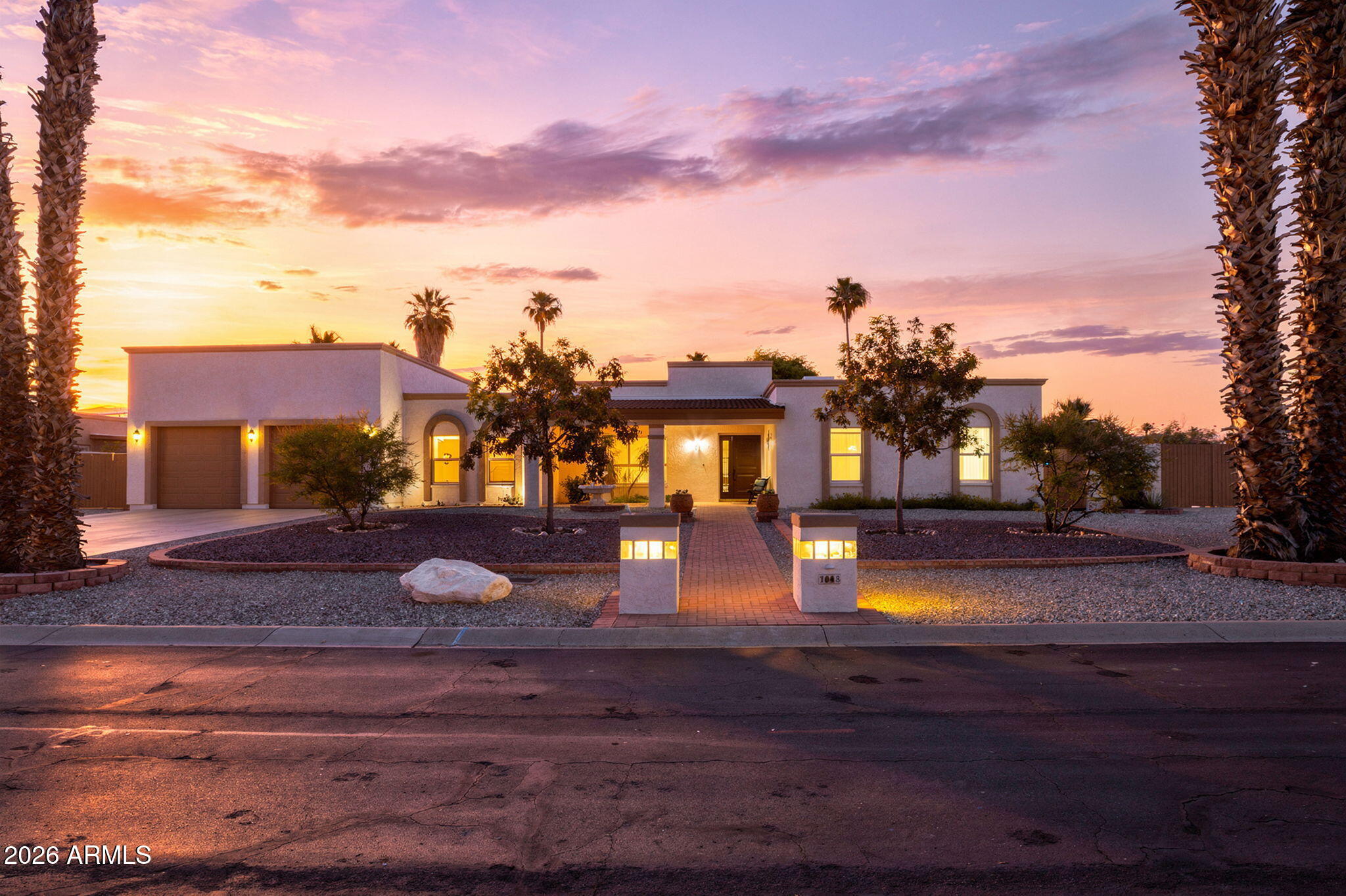 7618 West John Cabot Road Glendale, AZ 85308 - Photo 2 of 43 Stunning Home!