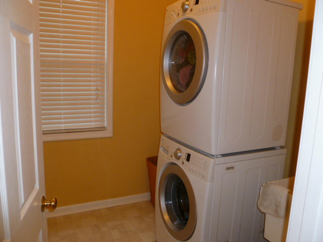 644 Castleridge Road Vinton, VA 24179 - Photo 15 of 21 Laundry