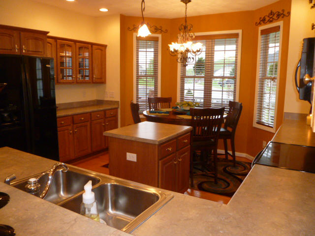 644 Castleridge Road Vinton, VA 24179 - Photo 4 of 21 Kitchen with Island