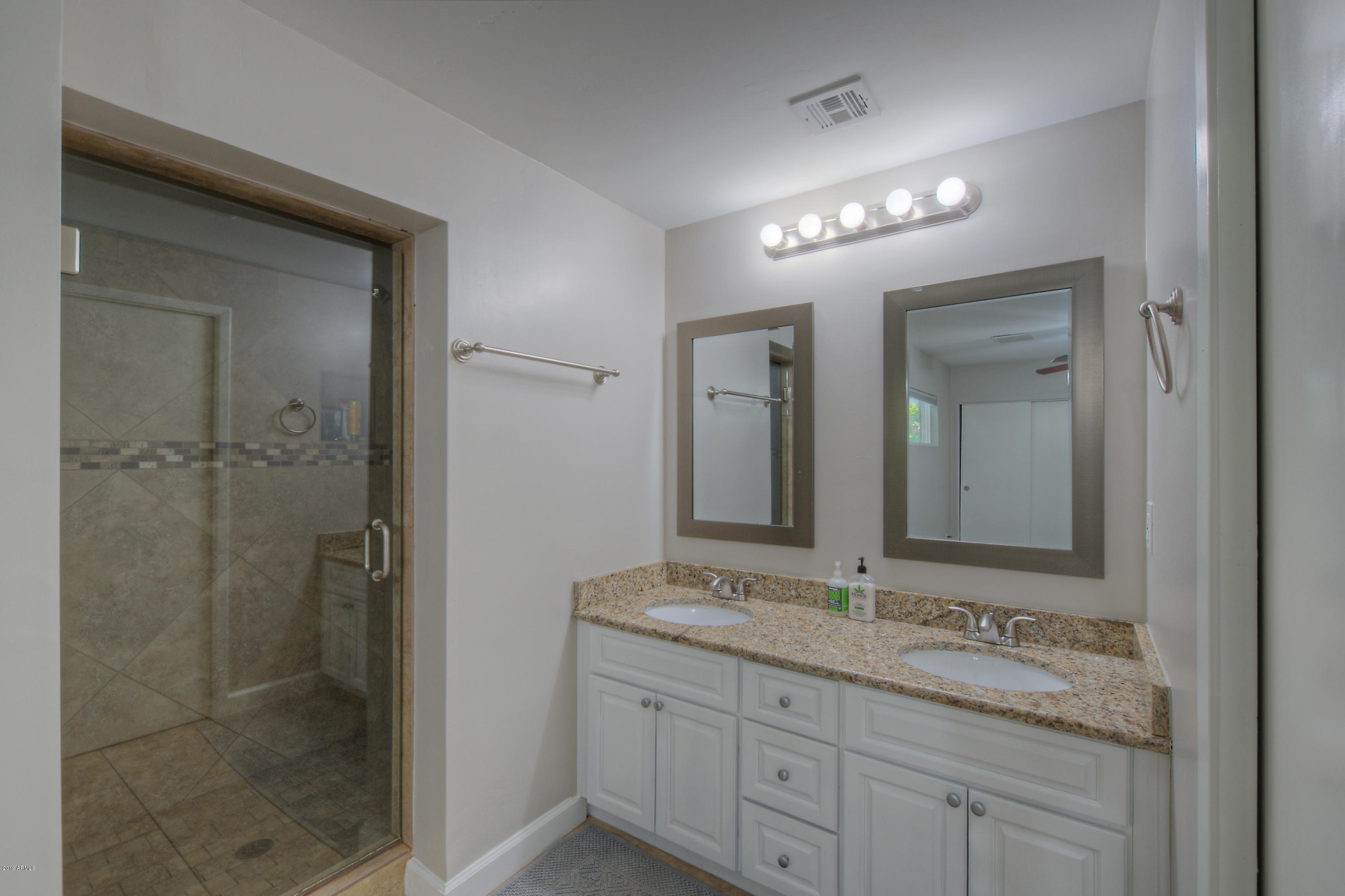 820 East Lamar Road Phoenix, AZ 85014 - Photo 21 of 26 Master Bathroom