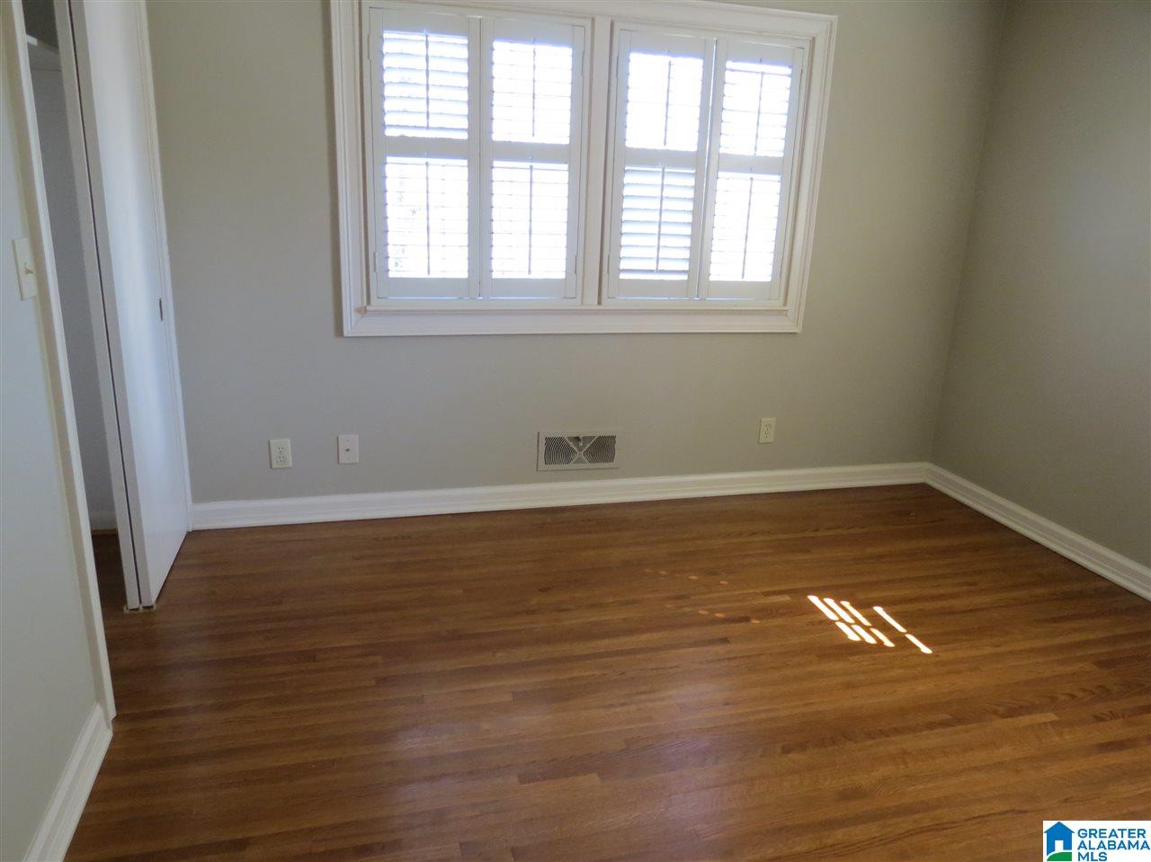 3137 Woodridge Road North Birmingham, AL 35223 - Photo 21 of 38