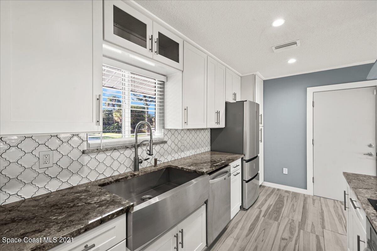 1040 Grapefruit Road Southeast Palm Bay, FL 32909 - Photo 9 of 32 09-untitled-19