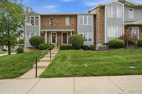 $200,000 | 407 King Drive, Unit G, St. Charles, MO 63303