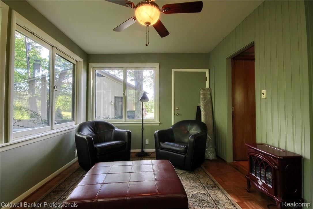 3900 Napier Road Canton, MI 48187 - Photo 17 of 28 017-Sunroom_2nd_View.jpg