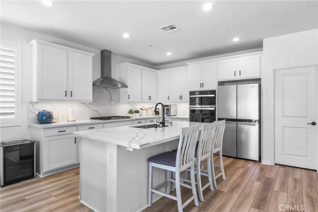 12939 Big Valley Court Riverside, CA 92503 - Photo 9 of 21 Kitchen