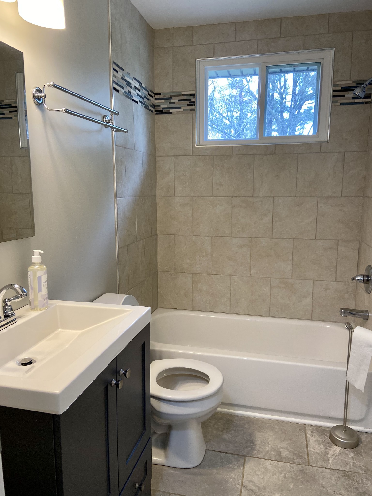 211 Pitt Lane Springfield, TN 37172 - Photo 11 of 18 a bathroom with a sink a toilet and a bathtub