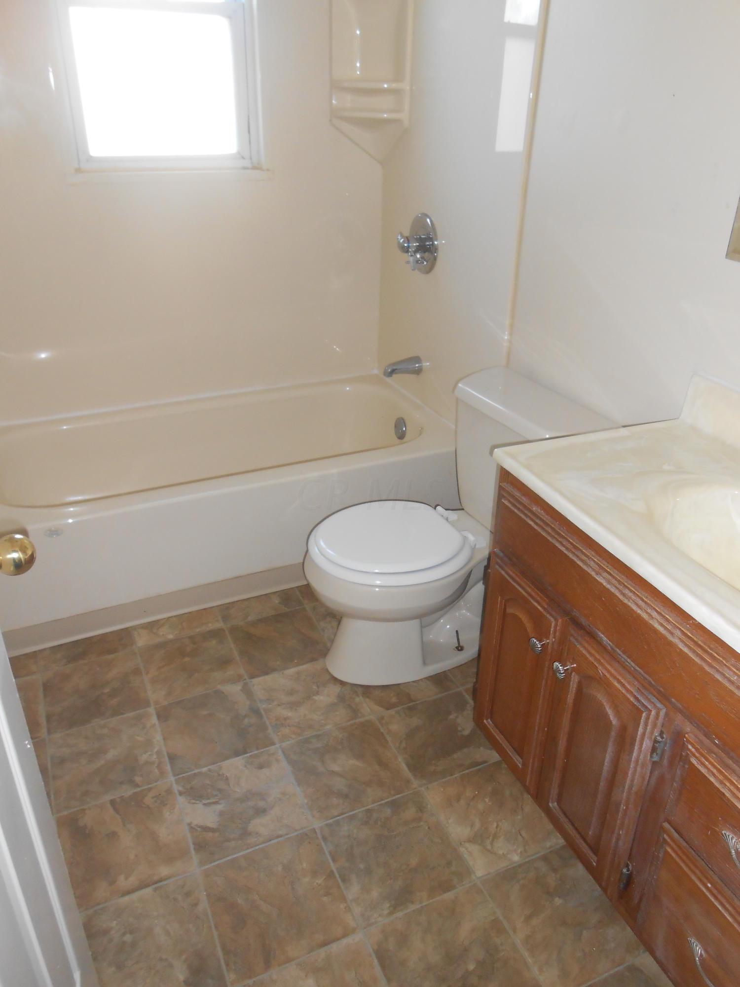 547 McCutcheon Road Columbus, OH 43230 - Photo 13 of 32
