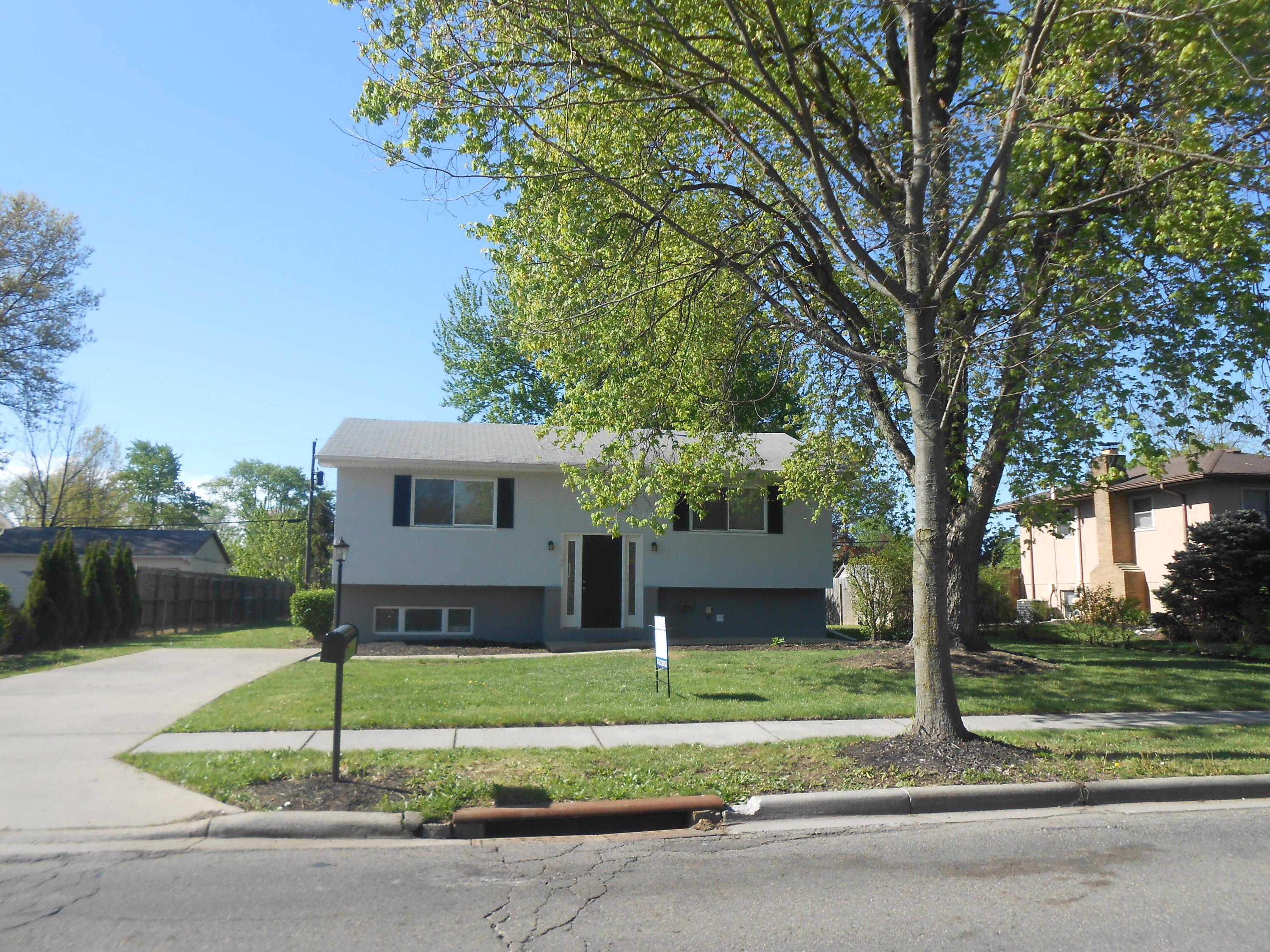 547 McCutcheon Road Columbus, OH 43230 - Photo 2 of 32