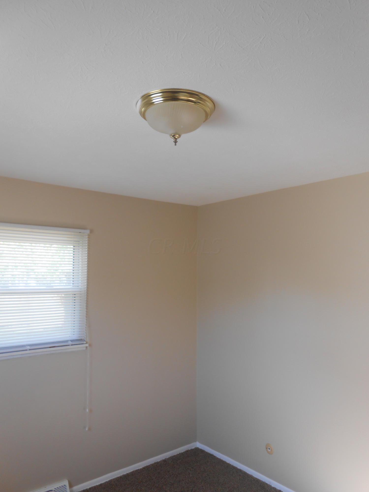547 McCutcheon Road Columbus, OH 43230 - Photo 4 of 32