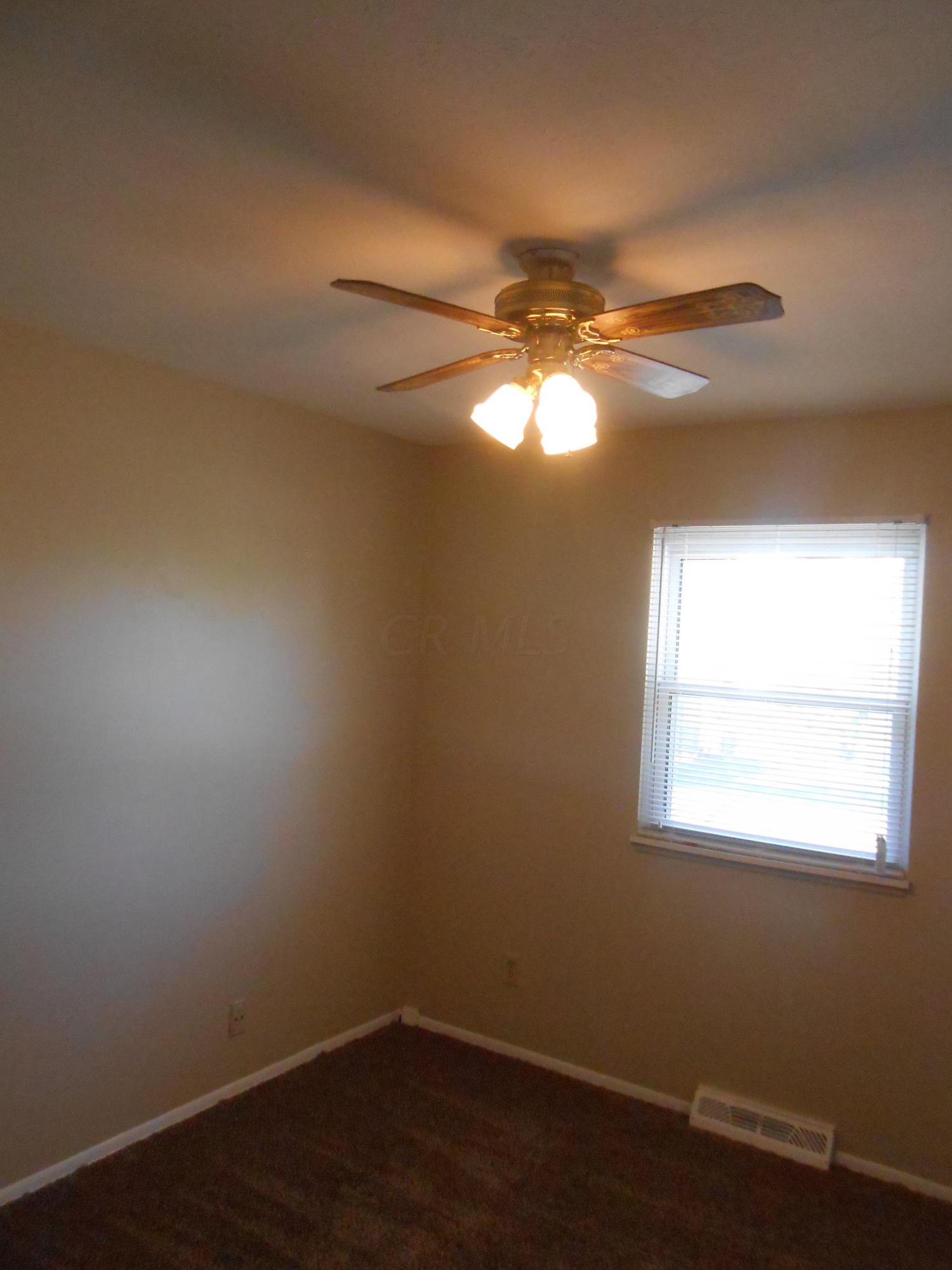 547 McCutcheon Road Columbus, OH 43230 - Photo 6 of 32