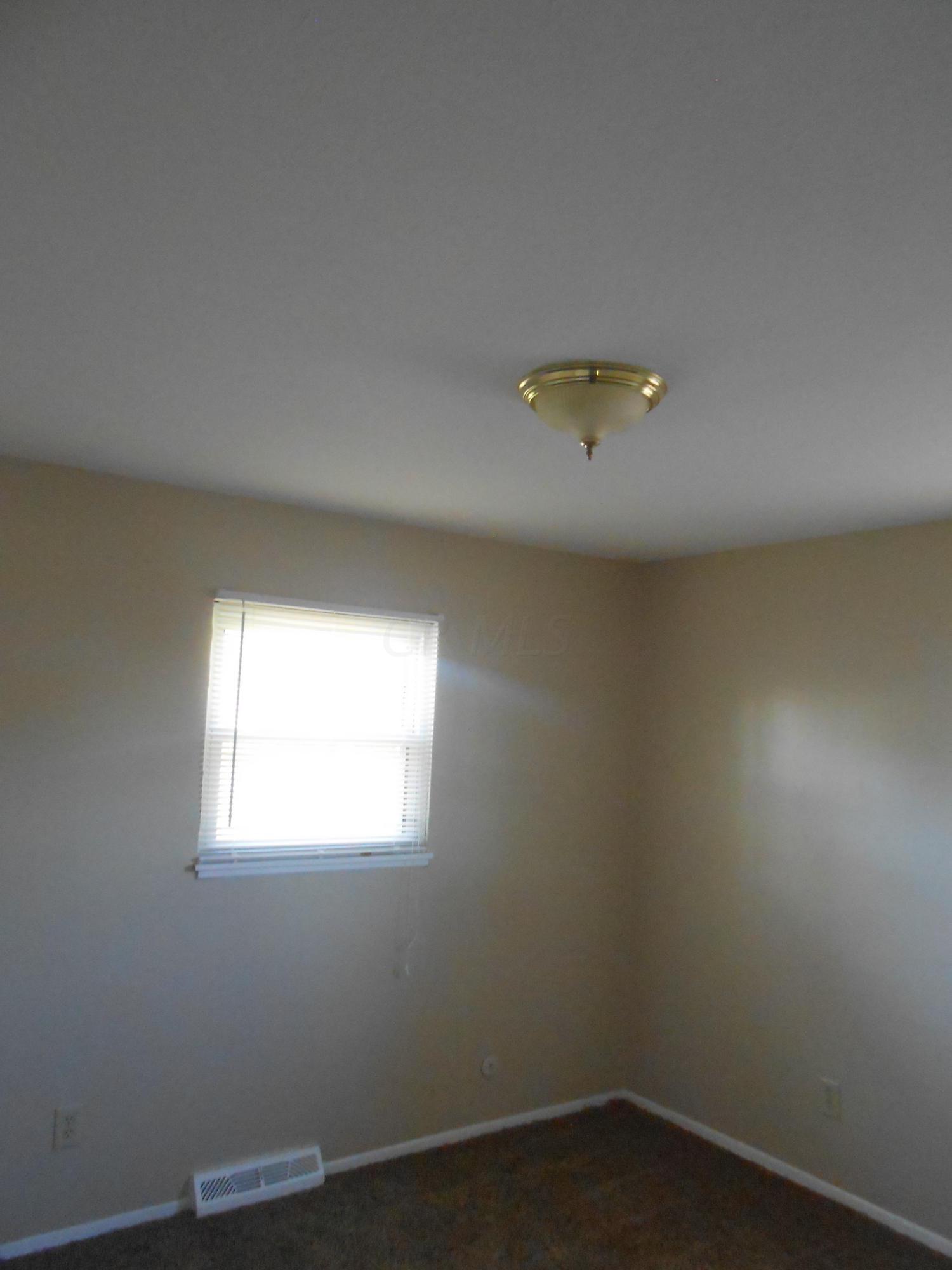 547 McCutcheon Road Columbus, OH 43230 - Photo 9 of 32