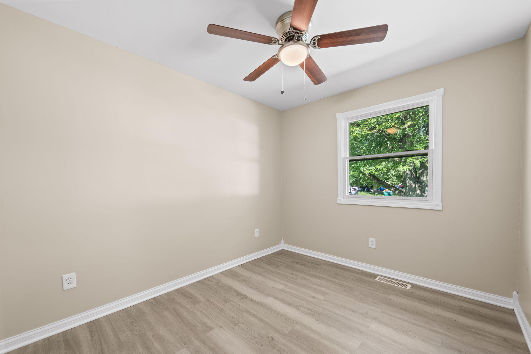 504 Robyn Road Valparaiso, IN 46385 - Photo 13 of 19 2048x1367