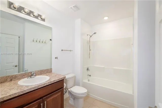 $2,000 | 2802 40th Street Southwest, Lehigh Acres, FL 33976