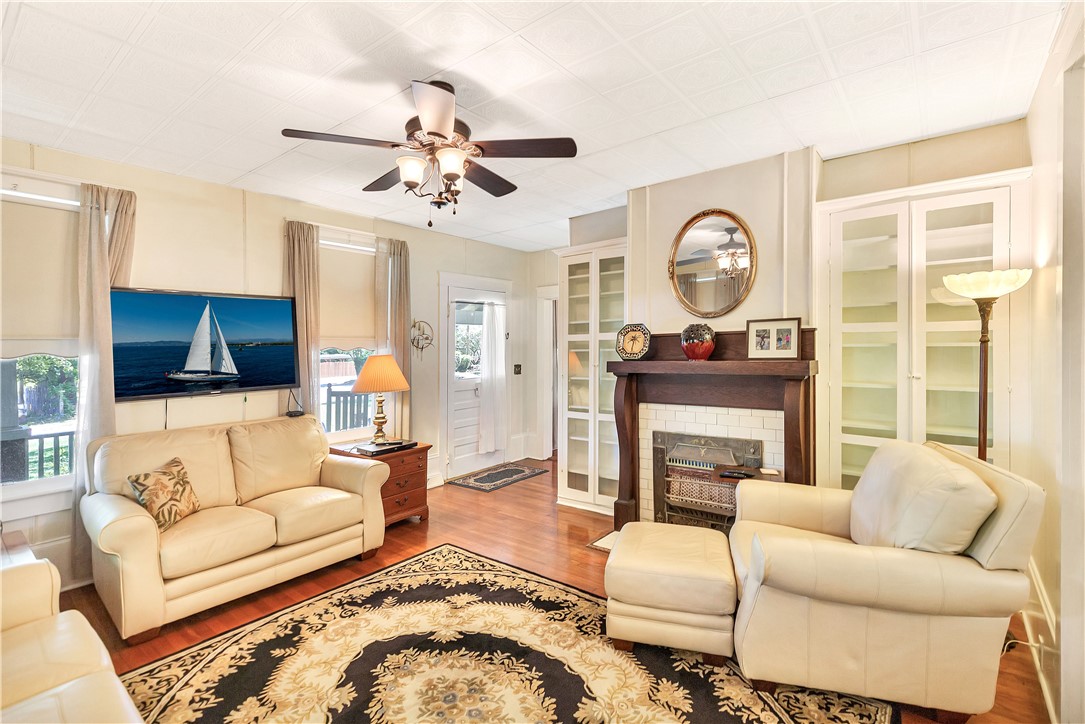 205 West Mauldin Street Walhalla, SC 29691 - Photo 5 of 43 A welcoming living room featuring rich hardwood flooring.