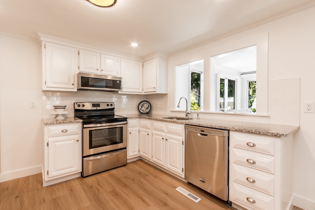 37 Naushon Road Dennis, MA 02639 - Photo 9 of 33 Gallery Image 9