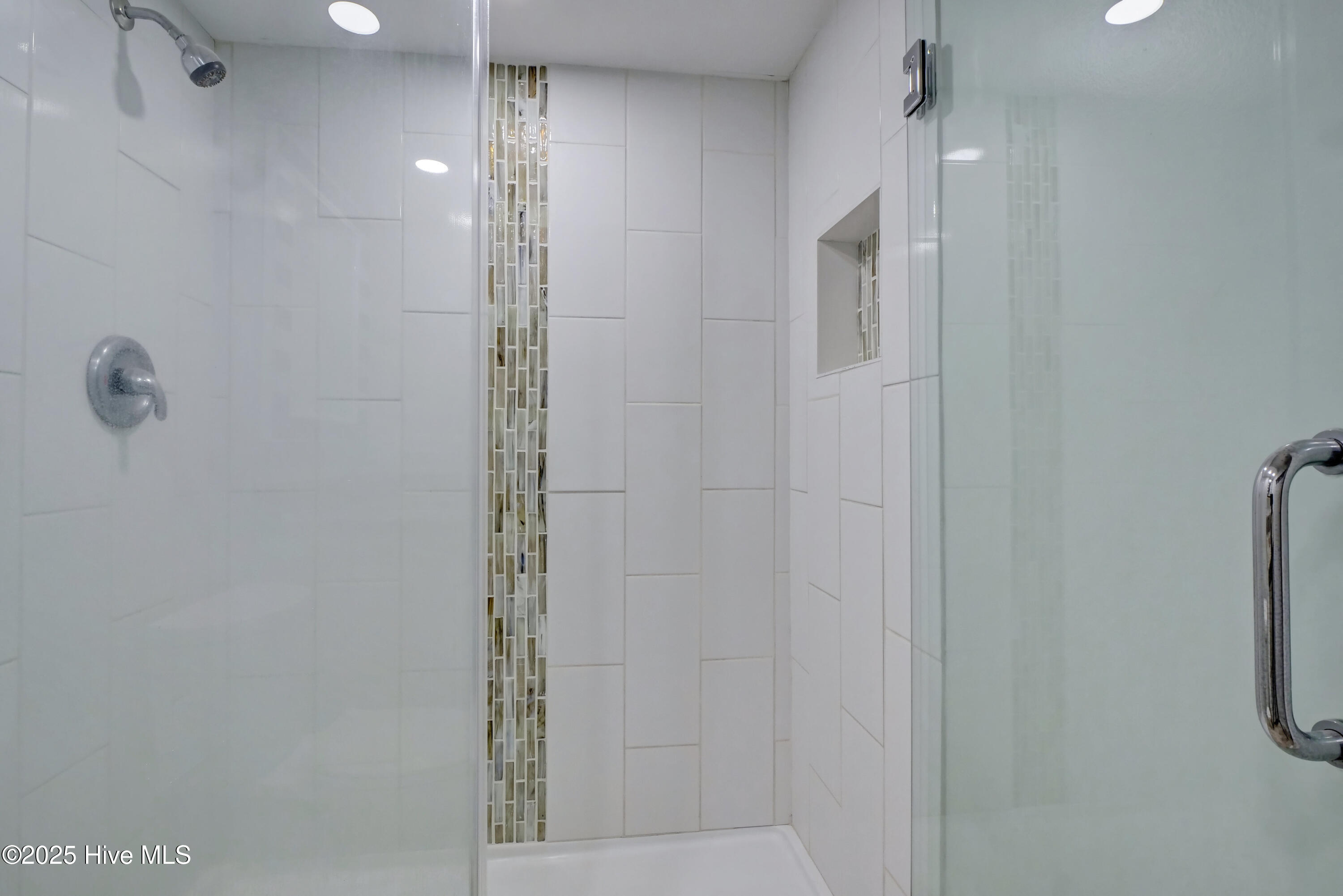 2000 New River Inlet Road, Unit 1302 North Topsail Beach, NC 28460 - Photo 18 of 41 Bathroom 1