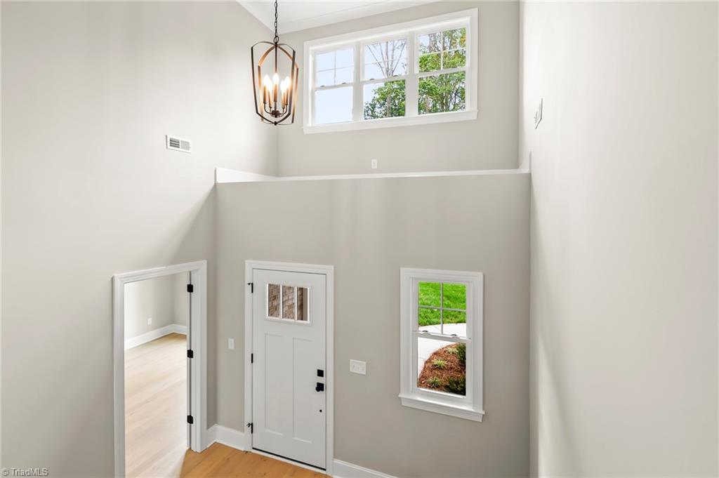 543 Barrett Road Winston-Salem, NC 27104 - Photo 5 of 46