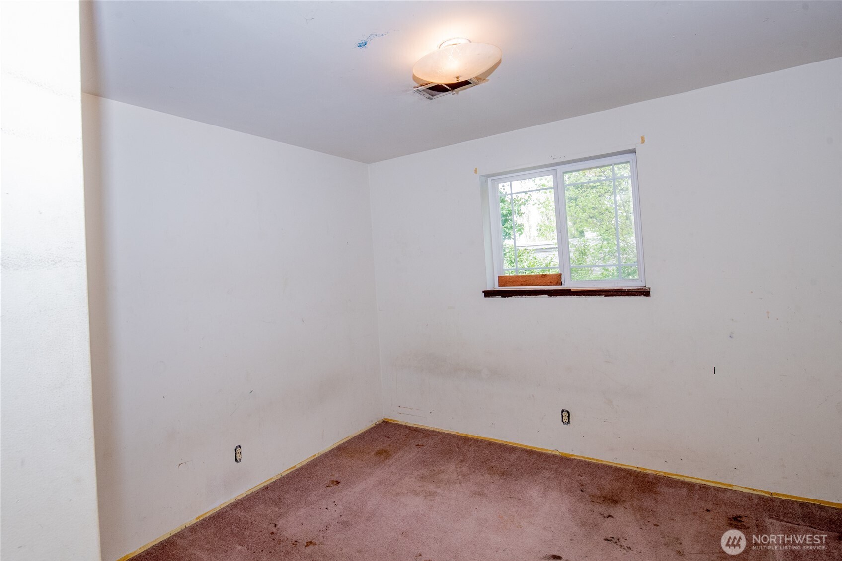 10015 Southeast 192nd Street Renton, WA 98055 - Photo 23 of 39 an empty room with a window