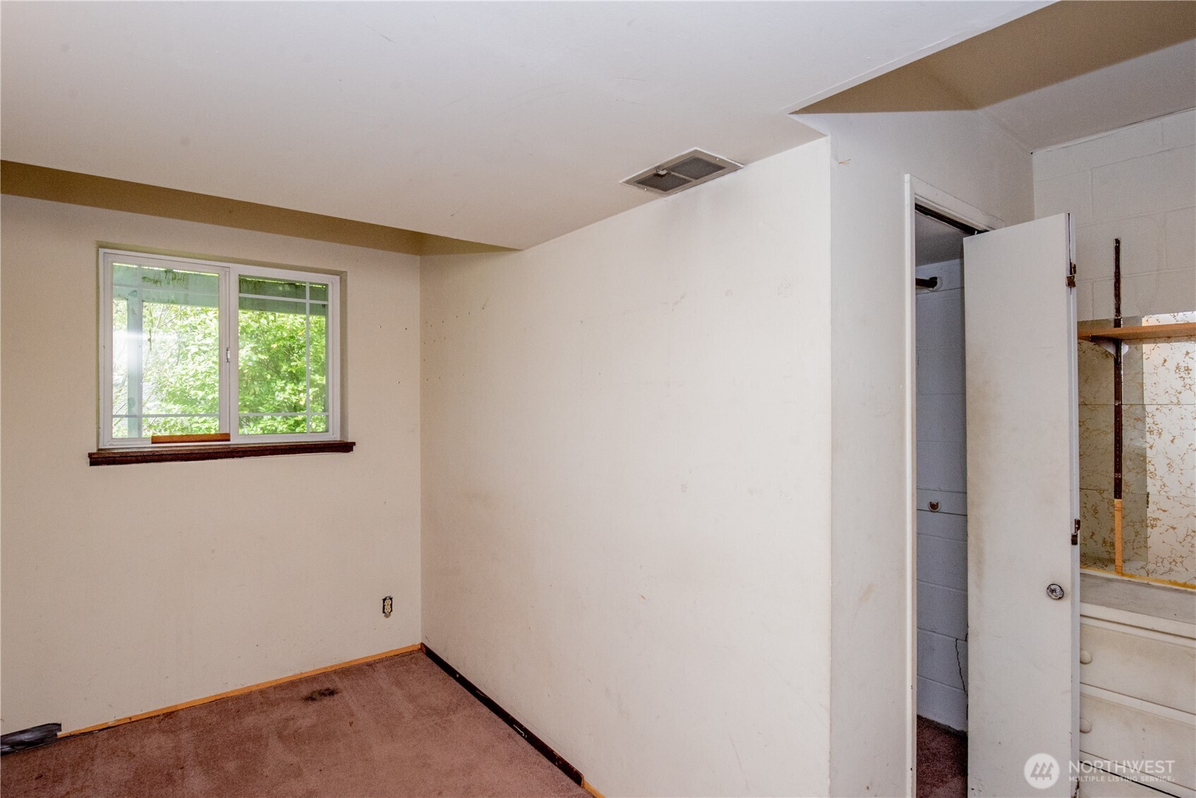 10015 Southeast 192nd Street Renton, WA 98055 - Photo 26 of 39 an empty room with a window