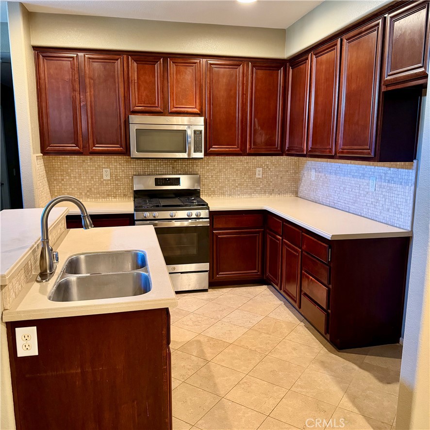 4996 Arborwood Lane Riverside, CA 92504 - Photo 3 of 37