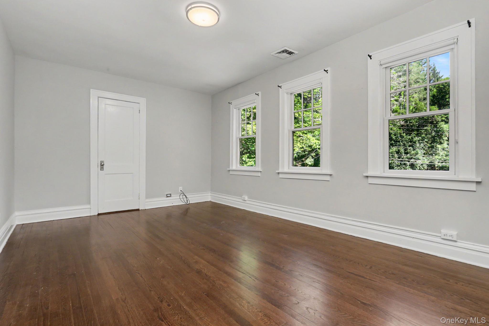 82 Douglas Road, Unit B Chappaqua, NY 10514 - Photo 12 of 20 Gallery Image 12