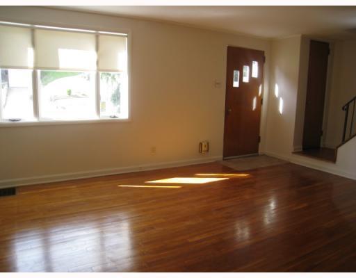 947 Roland Road Pittsburgh, PA 15221 - Photo 3 of 16 Living Room.
